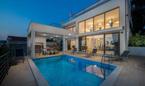 Seafront Luxury Private villa with hotel service